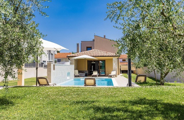 Holiday house Pula for 1 - 8 persons with 3 bedrooms - Holiday home