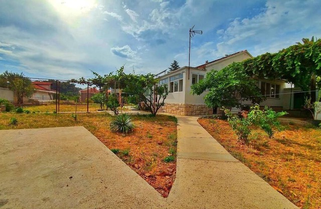 Holiday house Stari Grad for 3 - 6 persons with 3 bedrooms - Holiday home