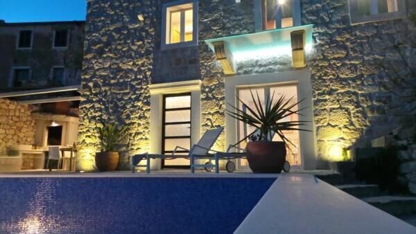 Holiday house Tučepi for 1 - 4 persons with 2 bedrooms - Holiday home