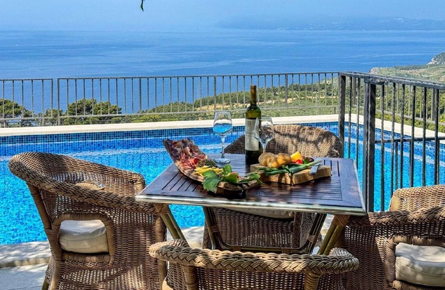 Holiday house Tučepi for 1 - 5 persons with 2 bedrooms - Row house