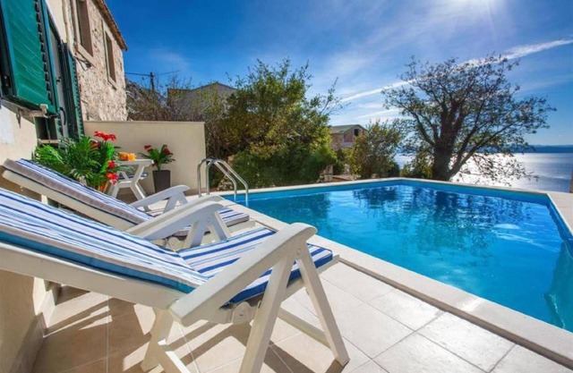 Holiday house Tučepi for 1 - 5 persons with 2 bedrooms - Holiday house
