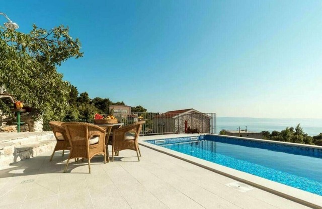 Holiday house Tučepi for 1 - 5 persons with 2 bedrooms - Holiday home