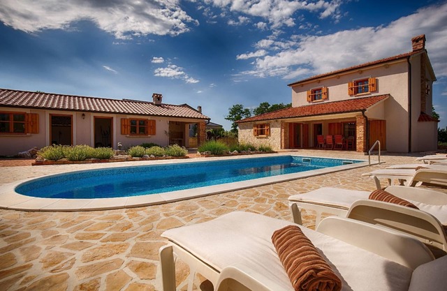 Holiday house Vantačići for 1 - 8 persons with 3 bedrooms - Holiday house