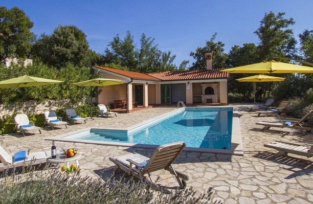Holiday Villa, Pool, garden for 10 persons
