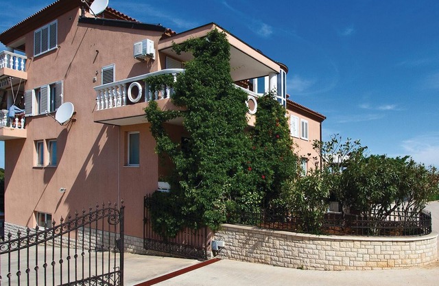 In a quiet part of Galizana, between detached houses, are located these apartments.