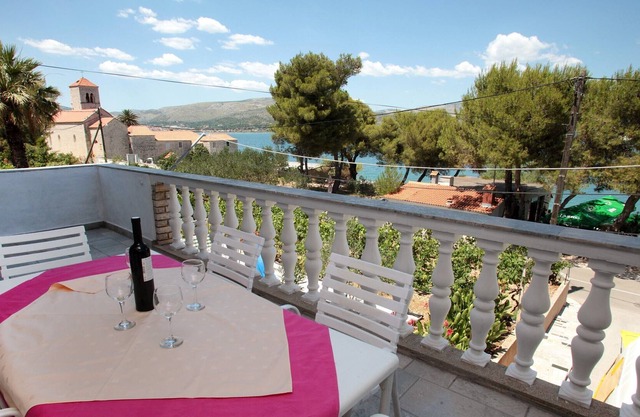 Large apartment w. big terrace, next to the beach