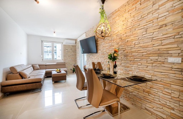 Luxury and modern apartment on the main beach