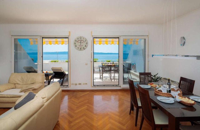 Luxury Seaside Apartment Amphora