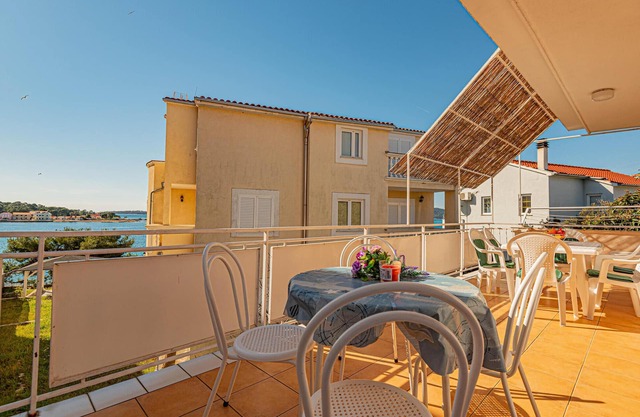 Nice apartment in Brodarica with house sea view in Brodarica