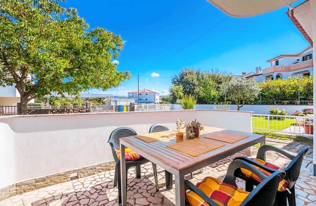 One bedroom apartment with terrace and sea view Vantačići, Krk (A-5313-a)