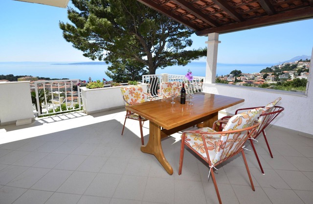 Terrace Sea Voda Makarska 