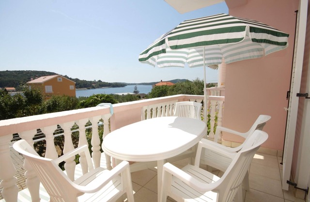 One bedroom apartment with terrace and sea view Cove Soline, Dugi otok (A-448-b)