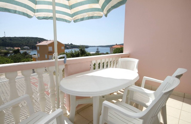 One bedroom apartment with terrace and sea view Cove Soline, Dugi otok (A-448-c)