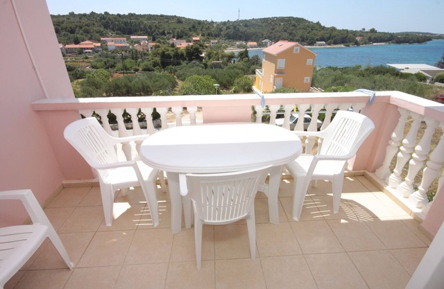 One bedroom apartment with terrace and sea view Cove Soline, Dugi otok (A-448-e)