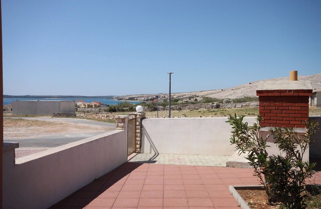 One bedroom apartment with terrace and sea view Kustići, Pag (A-6287-d)