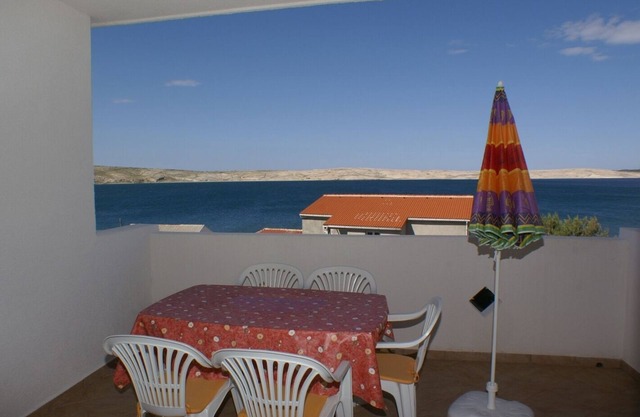 One bedroom apartment near beach Kustići, Pag (A-4087-f)