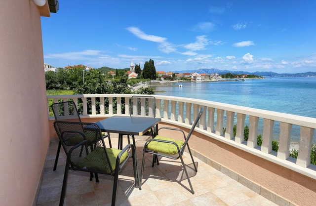One bedroom apartment near beach Sreser, Pelješac (A-10138-a)
