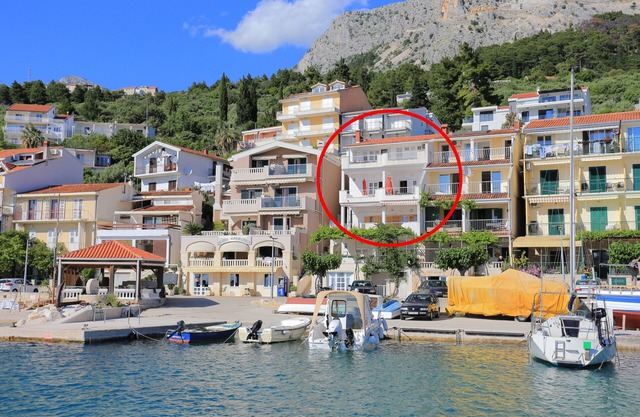 One bedroom apartment near beach Podgora, Makarska (A-11432-b)