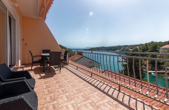 One bedroom apartment near beach Basina, Hvar (A-11923-b)
