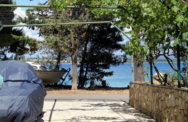 One bedroom apartment near beach Tkon, Pašman (A-698-c)