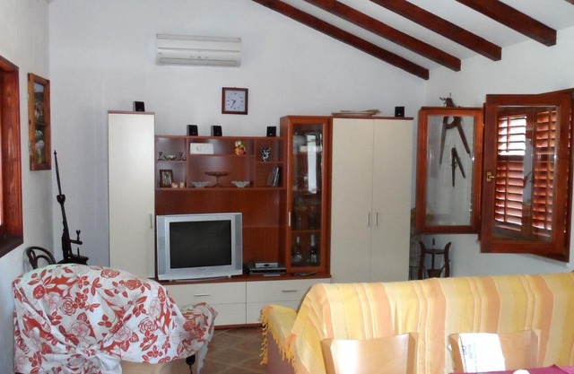 One bedroom apartment with terrace and sea view Bobovišća na Moru (Brač) (A-11883-a)