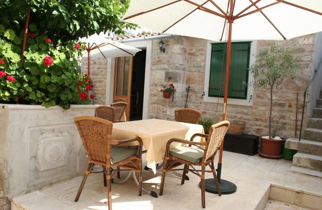 One bedroom apartment with terrace Vrboska, Hvar (A-4601-b)