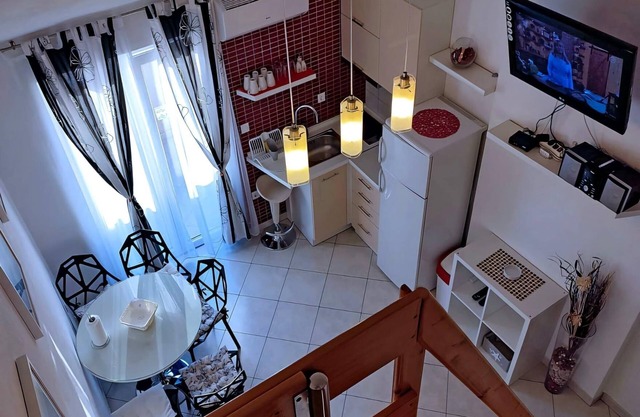 One bedroom apartment with terrace and sea view Tučepi, Makarska (A-6058-a)