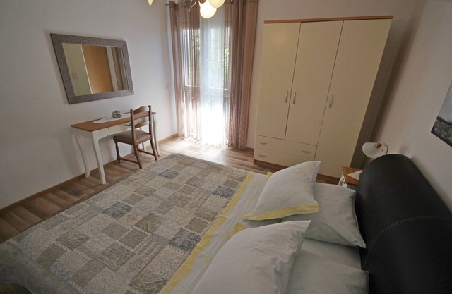 One bedroom apartment with terrace Zadar - Diklo, Zadar (A-5875-b)