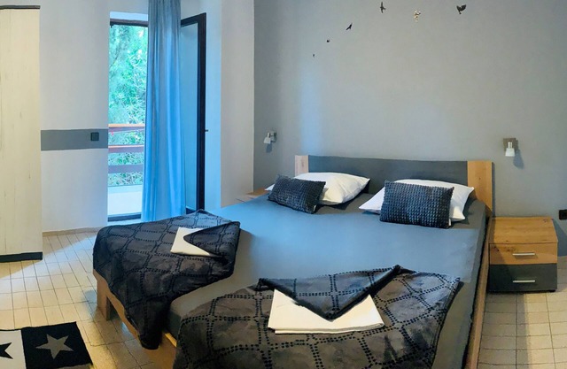 One bedroom apartment near beach Starigrad, Paklenica (A-6591-c)