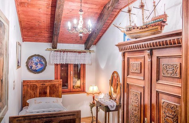 Royal Antique Apartment