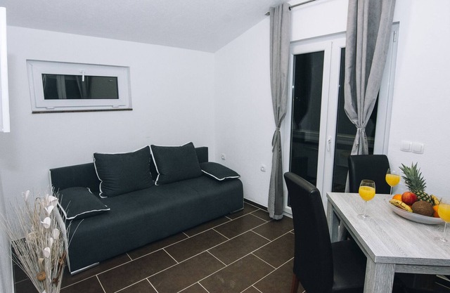 Seafront one bedroom apartment - Tramontana5