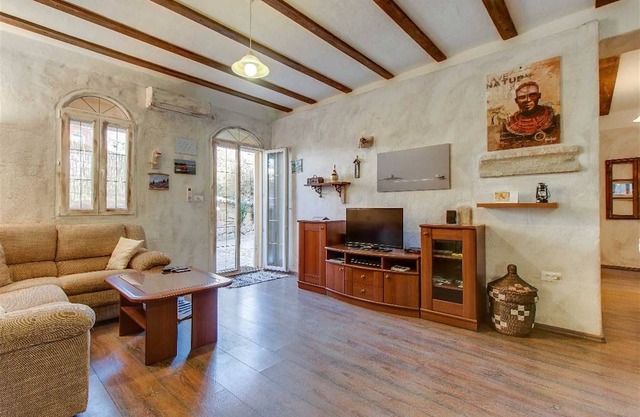 Spacious apartment Popi 2 with terrace, WIFI, barbecue....