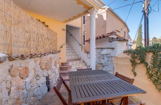 Spacious apartment Popi 1 with terrace, WIFI, barbecue, WIFI...