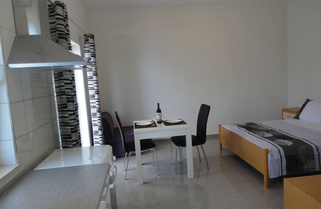 Studio Apartment Paradise 1