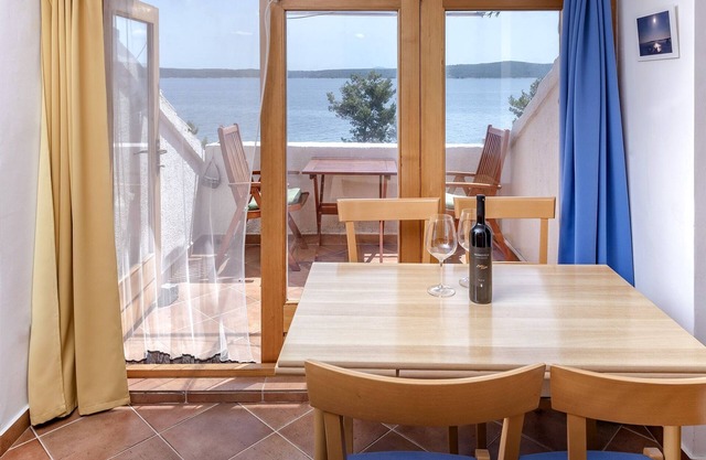 Studio flat near beach Zavala, Hvar (AS-2061-a)