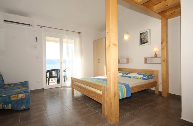 Studio flat with balcony and sea view Duće, Omiš (AS-7532-e)