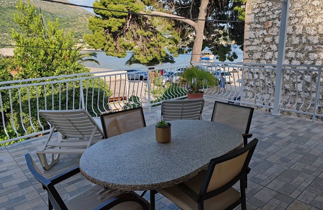 Studio flat with terrace and sea view Zaton Veliki, Dubrovnik (AS-2107-c)