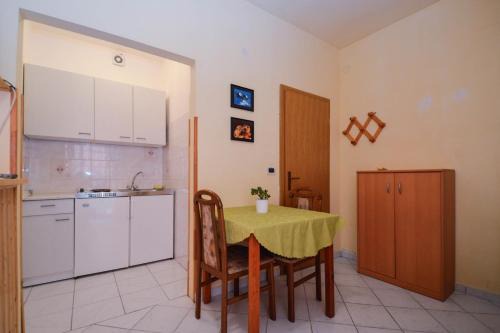 Ferienwohnung Pjescana Uvala Für Personen Schlafzimmer 