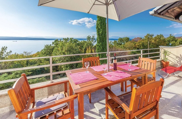 Stunning apartment in Dramalj with house sea view in Dramalj