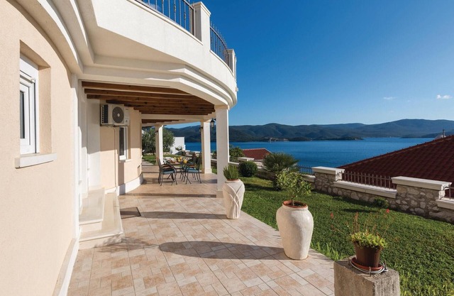 Stunning apartment in Komarna with WiFi