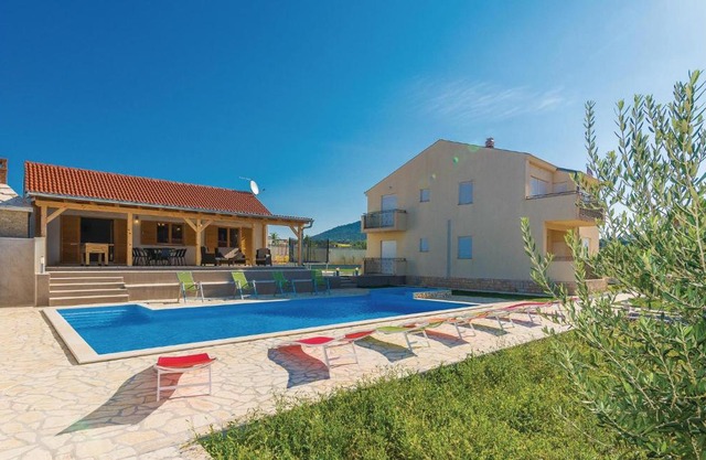 Stunning Home In Kakma With Jacuzzi, Wifi And Outdoor Swimming Pool