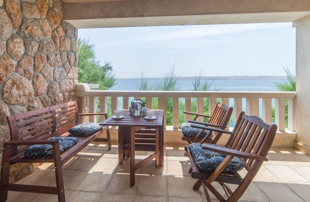 Three bedroom apartment near beach Barić Draga, Karlobag (A-15583-b)