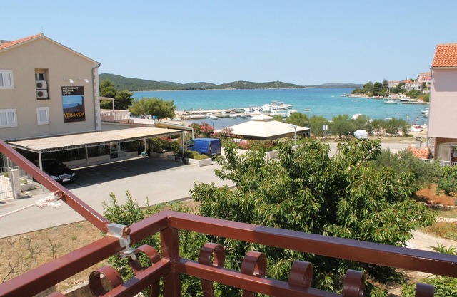 Three bedroom apartment with terrace and sea view Žaborić, Šibenik (A-2190-a)