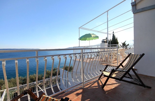 Two bedroom apartment near beach Seget Vranjica, Trogir (A-1051-d)
