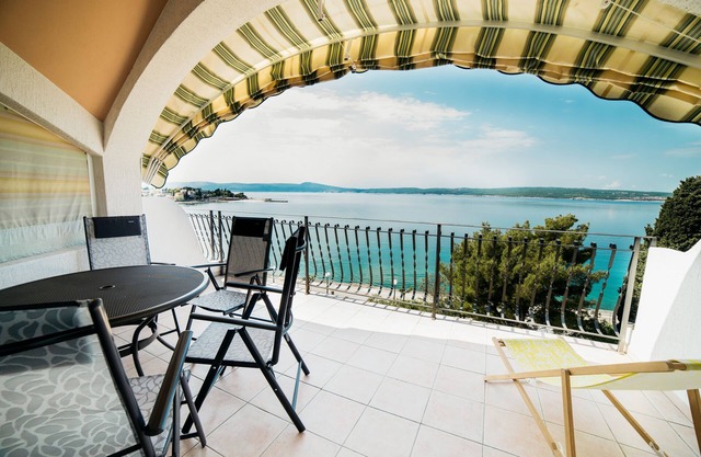 Two bedroom apartment near beach Selce, Crikvenica (A-2364-a)