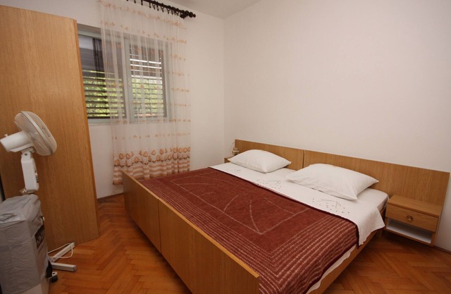 Two bedroom apartment with terrace and sea view Grebaštica, Šibenik (A-6103-b)
