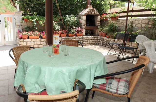 Two bedroom apartment with terrace Pag (A-16016-a)
