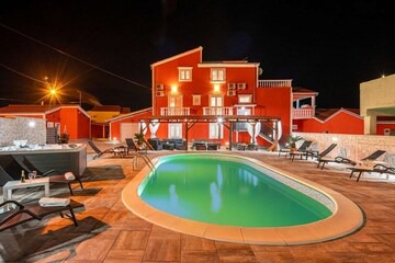 Villa Ancora for 10+2 guests in Turanj