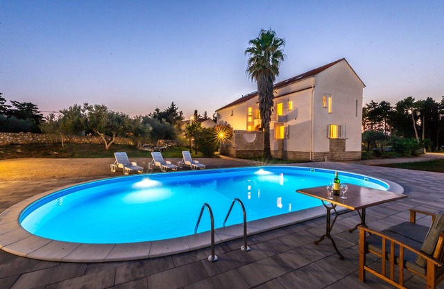 Villa Christina for up to 22 people - with pool, max. capacity 30 people