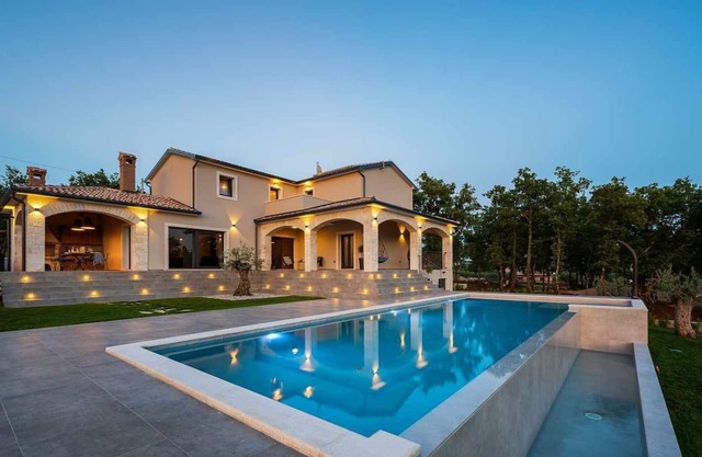 Villa Maria Markovići with swimming pool